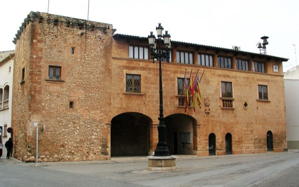 The town hall on the main square of Campos, on the southern plain