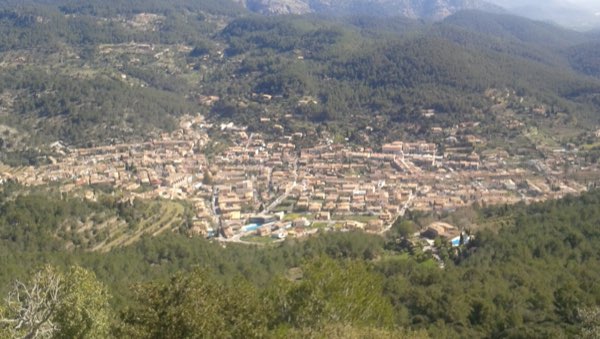 Esporles in its valley, on the way back to Palma
