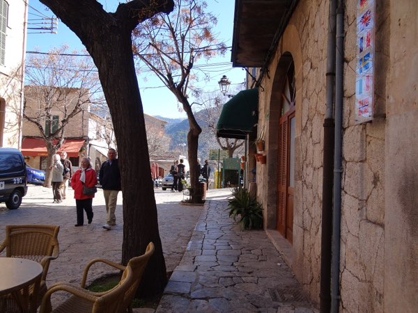 A street in Valldemossa near the café