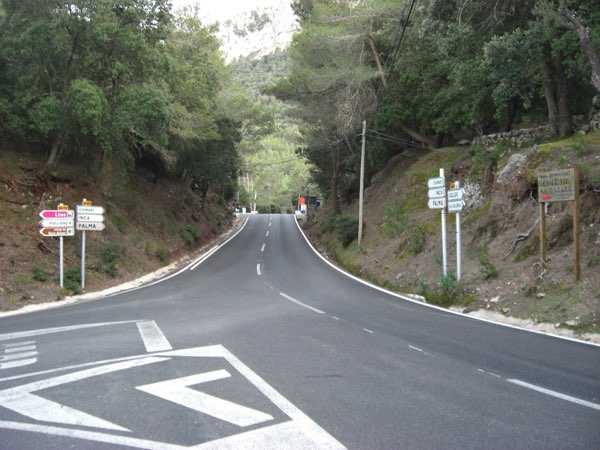 The road at Coll de sa Batalla, next to the café