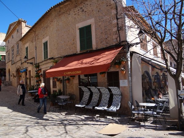 The centre of Valldemossa, near the café