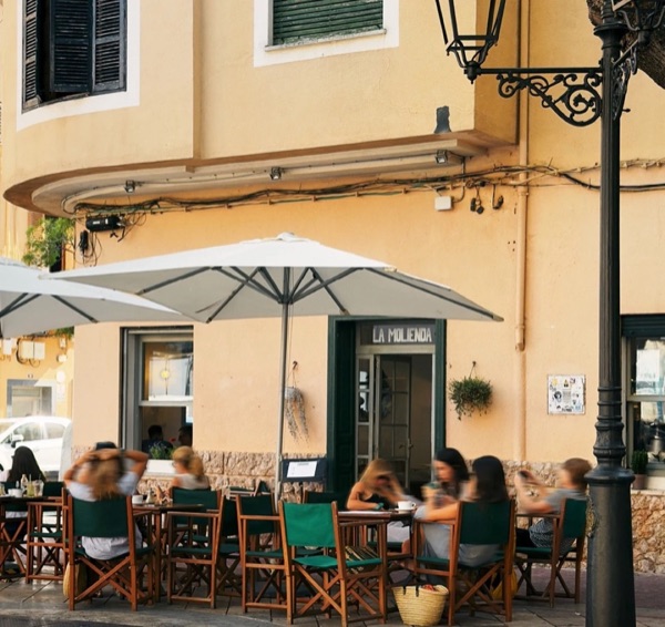 The terrace of La Molienda Bisbe
