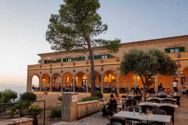 The terrace in the courtyard of the Santuari de Cura