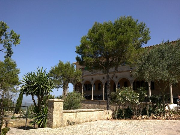 The gallery of the Santuari de Cura, by the café